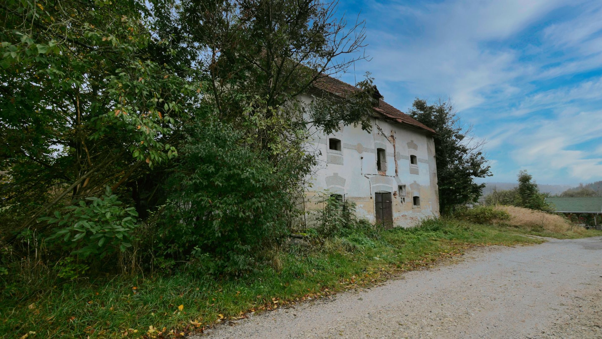 HOSPODÁRSKA BUDOVA S ROZĽAHLÝM POZEMKOM, 1509 M2