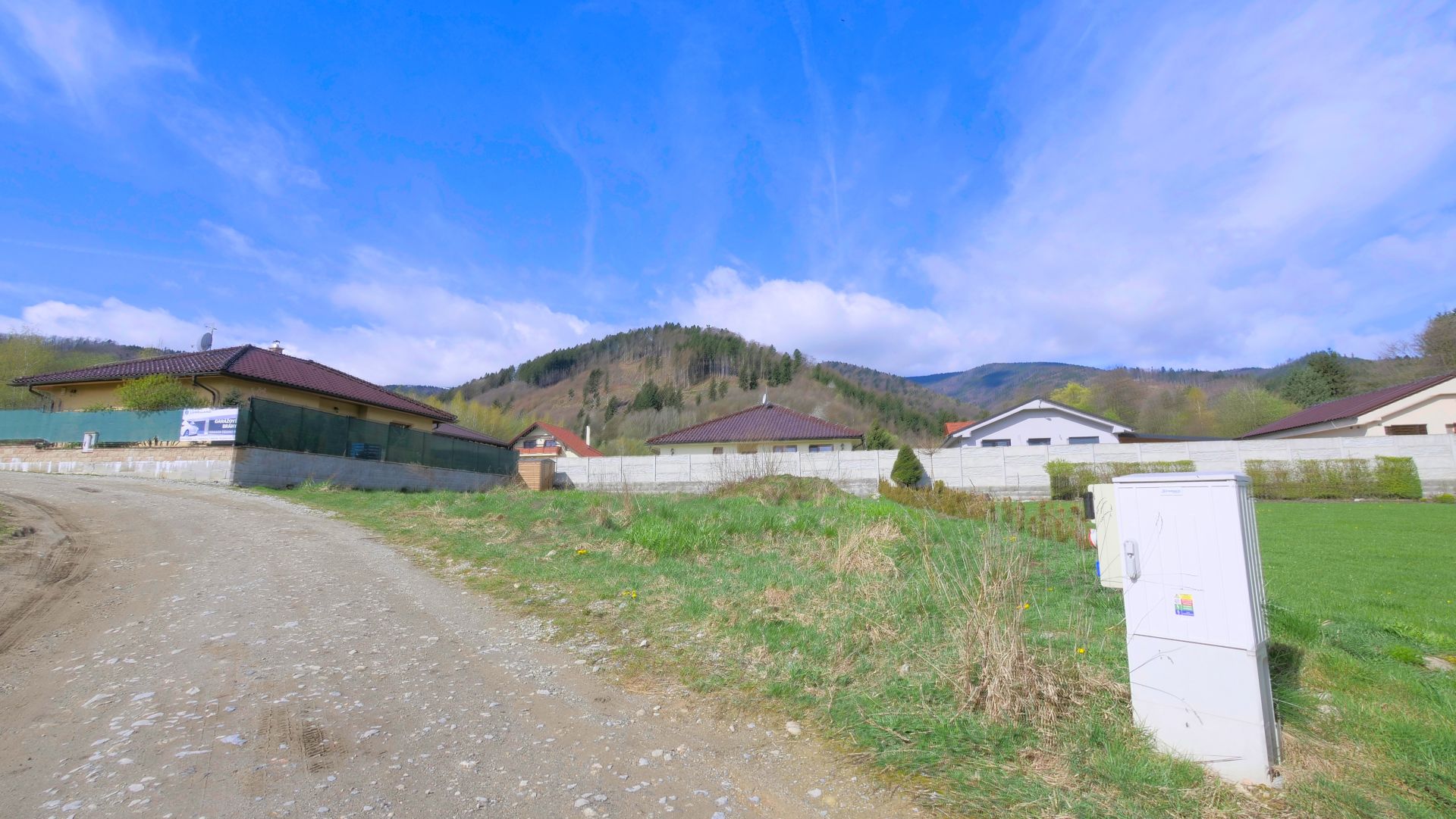 SLNEČNÝ POZEMOK 500 M2, VRÚTKY - KARVAŠA BLÁHOVCA