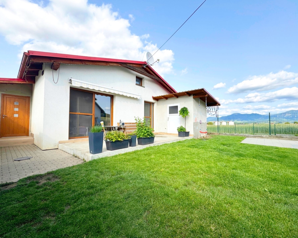 4 izbový bungalov v obci Valča, 232 m2