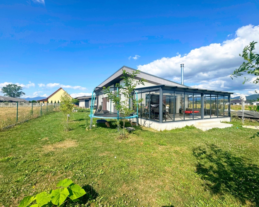 Zariadený rodinný dom s rozľahlým pozemkom, Rakovo, 2.261 m2